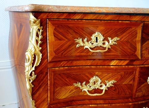 Antiquités - Commode Louis XV en bois de rose estampillé JB Hedouin