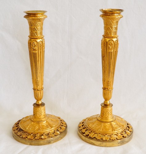 Paire de bougeoirs flambeaux Empire en bronze doré - Luminaires Style Empire