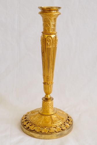 XIXe siècle - Paire de bougeoirs flambeaux Empire en bronze doré