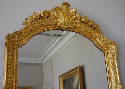 XVIIIe siècle - Miroir en bois sculpté et doré, époque Louis XIV Régence 
