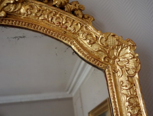 Antiquités - Miroir en bois sculpté et doré, époque Louis XIV Régence 