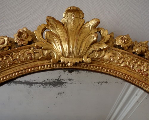 Antiquités - Miroir en bois sculpté et doré, époque Louis XIV Régence 