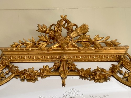 Napoléon III - Miroir de cheminée en bois doré, glace au mercure à parecloses vers 1850-60