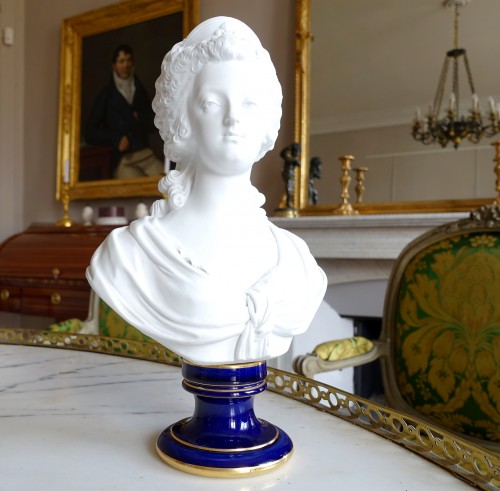 Sèvres Porcelain biscuit bust of Marie-Antoinette, Queen of France - signed - Porcelain & Faience Style Napoléon III