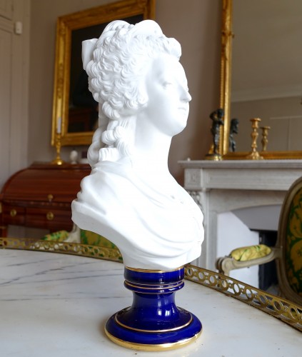 Porcelain & Faience  - Sèvres Porcelain biscuit bust of Marie-Antoinette, Queen of France - signed