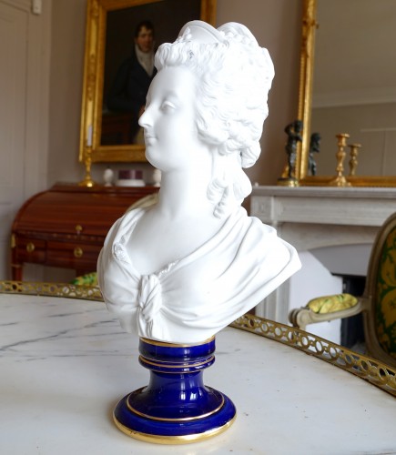 Sèvres Porcelain biscuit bust of Marie-Antoinette, Queen of France - signed - Napoléon III