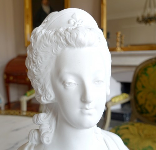 Antiquités - Sèvres Porcelain biscuit bust of Marie-Antoinette, Queen of France - signed