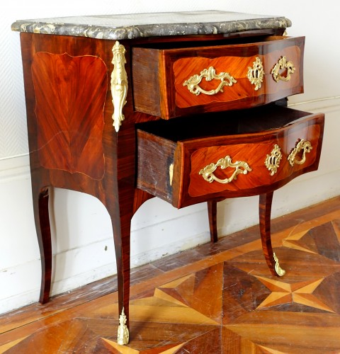 Petite commode sauteuse d'époque Louis XV - Estampille Jean Lapie - GSLR Antiques