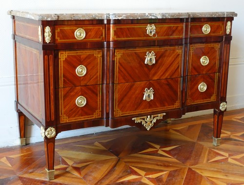 Commode à la Grecque d'époque Louis XV - Mobilier Style Transition