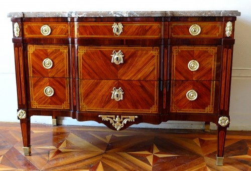 Mobilier Commode - Commode à la Grecque d'époque Louis XV