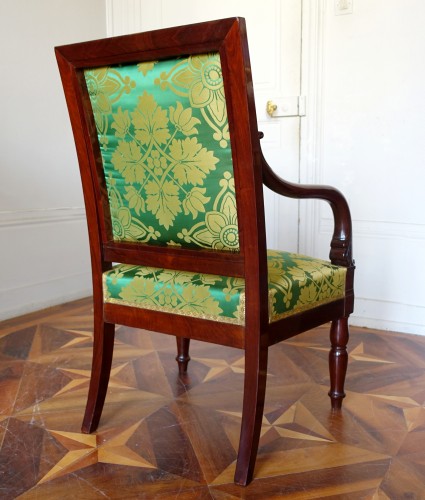 Fauteuil de salon en acajou par Jacob au Chateau d'Eu - GSLR Antiques