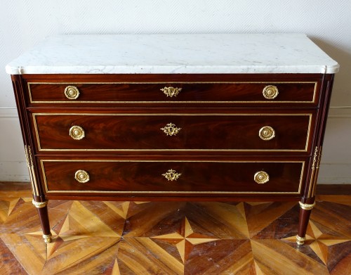 Mobilier Commode - Commode en acajou d'époque Louis XVI - estampille de Joseph Stockel