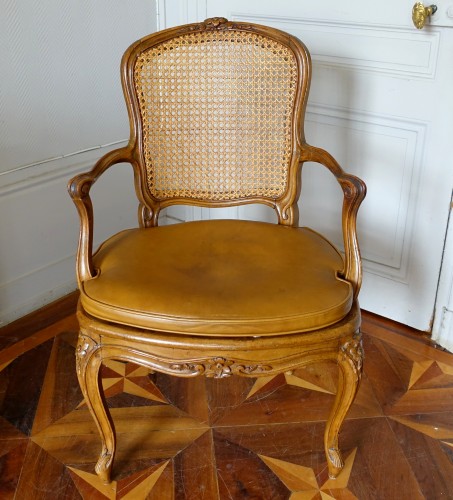 Sièges Fauteuil & Bergère - Fauteuil Canné Louis XV estampillé de François Reuze