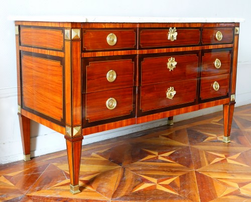 Grande commode Louis XVI en marqueterie - Mobilier Style Louis XVI