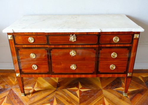 Mobilier Commode - Grande commode Louis XVI en marqueterie