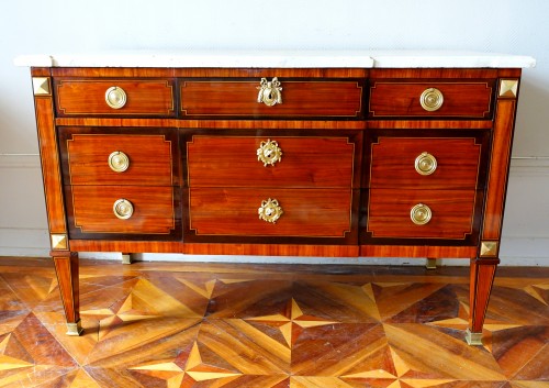Large Louis XVI marquetry chest of drawers, late 18th century - 145,5cm - 