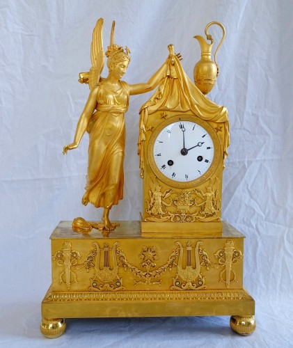 Pendule Empire en bronze doré - Le lever du jour - Horlogerie Style Empire
