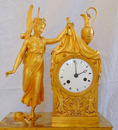 Pendule Empire en bronze doré - Le lever du jour - GSLR Antiques
