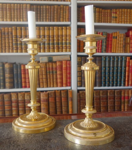 Paire de flambeaux en bronze doré fin 18e début 19e siècle - Luminaires Style Directoire