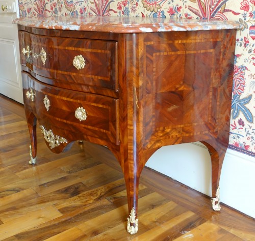 Antiquités - Louis XV commode - chest of drawers, stamp of Hubert Hansen