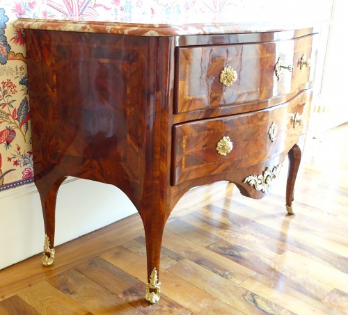 Antiquités - Louis XV commode - chest of drawers, stamp of Hubert Hansen