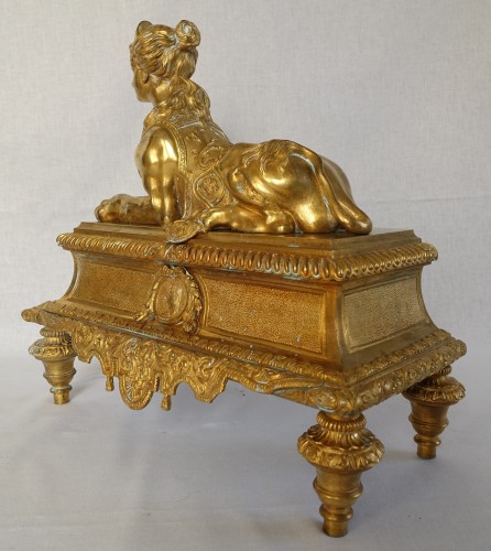 Napoléon III - Paire de chenets Napoleon III Aux Sphinges en bronze doré