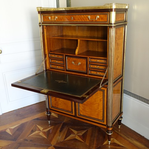 XVIIIe siècle - Secrétaire en citronnier d'époque Directoire