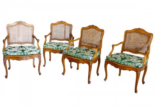 Suite de 4 fauteuils cannés d'époque Louis XV