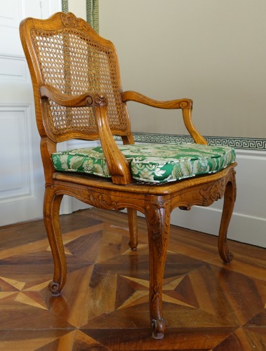 Suite de 4 fauteuils cannés d'époque Louis XV - Sièges Style Louis XV