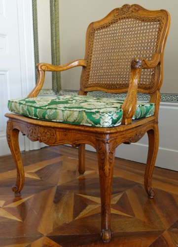 Suite de 4 fauteuils cannés d'époque Louis XV - Louis XV