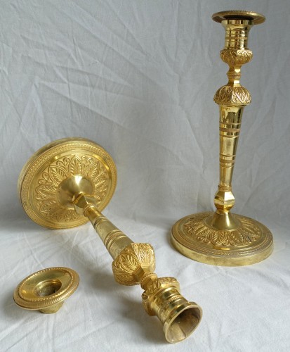 Paire de bougeoirs Empire en bronze doré travail Russe ou Suédois - GSLR Antiques