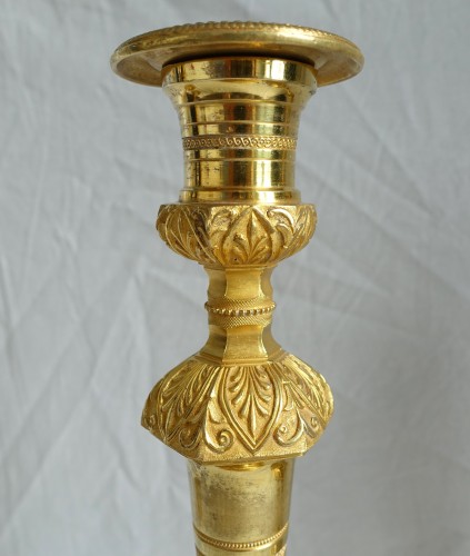 Antiquités - Paire de bougeoirs Empire en bronze doré travail Russe ou Suédois