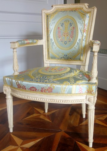 Sièges Fauteuil & Bergère - Paire de fauteuils cabriolets Louis XVI estampille de Paul-François Jean
