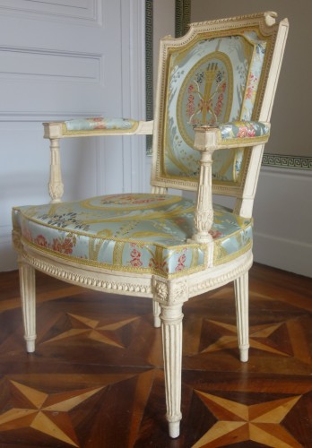 Paire de fauteuils cabriolets Louis XVI estampille de Paul-François Jean - GSLR Antiques