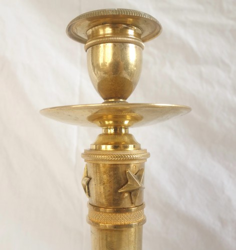 Paire de flambeaux bougeoirs Empire en bronze doré par Claude Galle - Empire