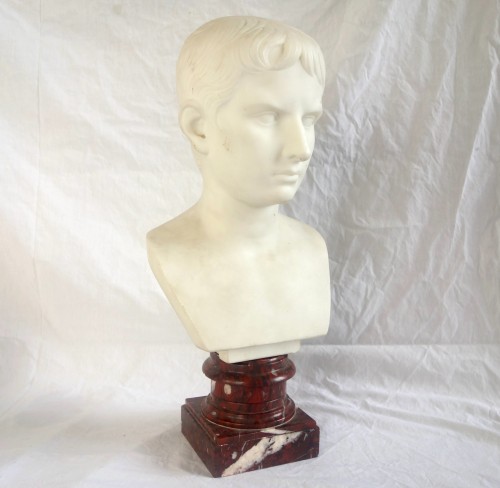 Buste de l'empereur Auguste jeune en marbre - 19e siècle - Sculpture Style Napoléon III