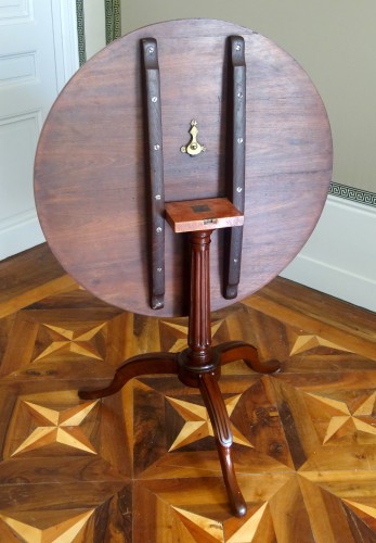 Guéridon Louis XVI en acajou estampille de Canabas - Louis XVI