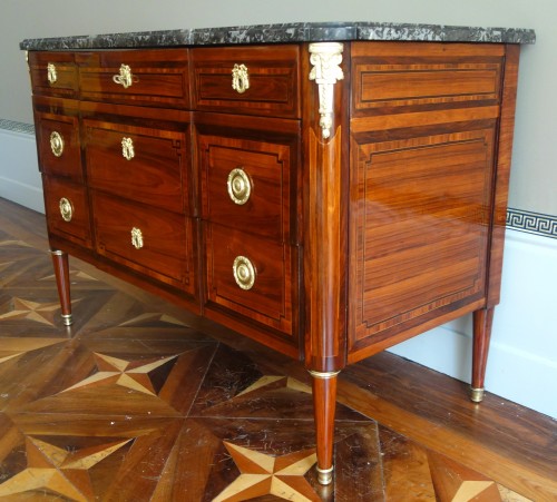 Antiquités - Commode Louis XVI - estampille de Jean-Girard-Théodore Sar