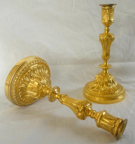 Pair of Louis XVI ormolu candlesticks, mercury gilt - 18th century - Lighting Style Louis XVI
