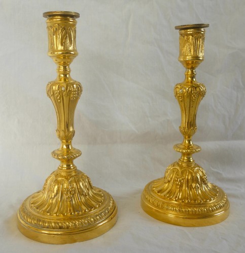 Lighting  - Pair of Louis XVI ormolu candlesticks, mercury gilt - 18th century