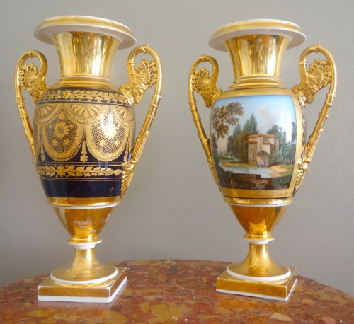 Paire de grands vases en porcelaine de Paris début 19e - GSLR Antiques