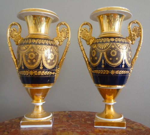 XIXe siècle - Paire de grands vases en porcelaine de Paris début 19e