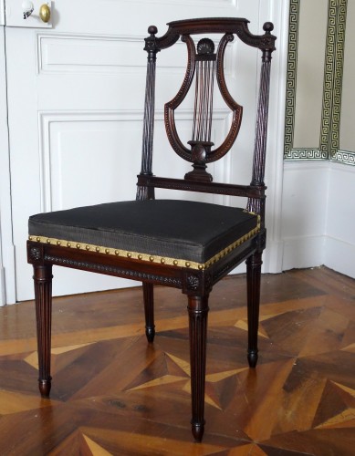 Paire de chaises d'époque Louis XVI en acajou marques Palais de Compiegne - GSLR Antiques
