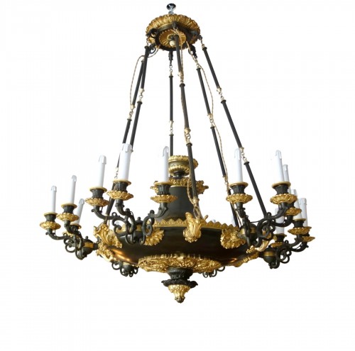 Lustre d'époque Restauration à 18 feux en bronze patiné et doré, vers 1830