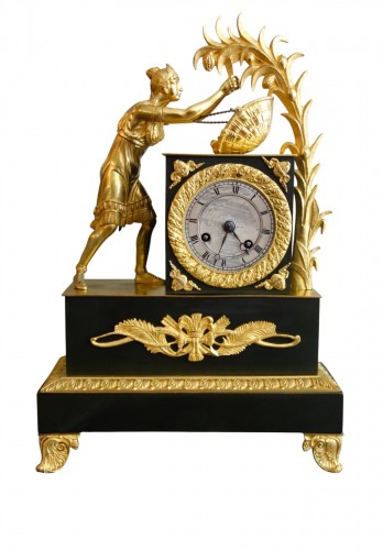 La récolte du Cacao - pendule en bronze patiné et doré d'époque Restauration