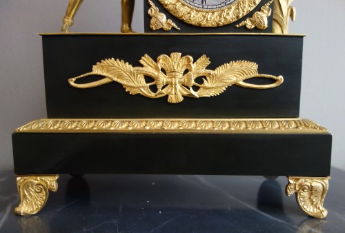 Restauration - Charles X - La récolte du Cacao - pendule en bronze patiné et doré d'époque Restauration