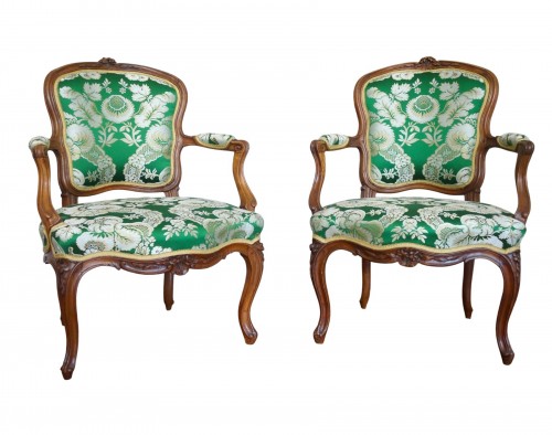 Paire de fauteuils cabriolets d'époque Louis XV estampillés NOGARET