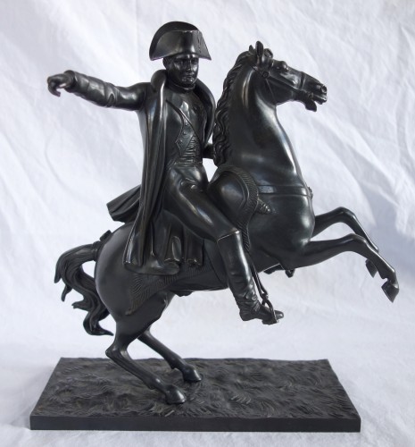 Sculpture Sculpture en Bronze - L'Empereur Napoleon à cheval, bronze à patine brun noir d'époque début 19e siècle