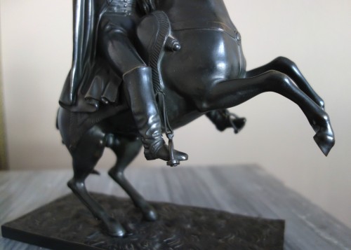 Empire - L'Empereur Napoleon à cheval, bronze à patine brun noir d'époque début 19e siècle