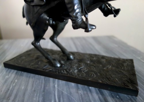 Antiquités - L'Empereur Napoleon à cheval, bronze à patine brun noir d'époque début 19e siècle